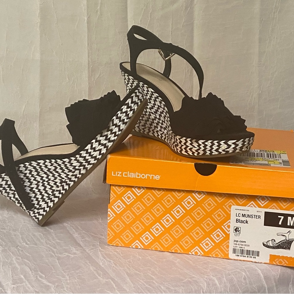 Liz Claiborne - LC Munster Wedge (NWOT)
